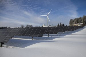 strom erzeugen solar und windkraft windrad